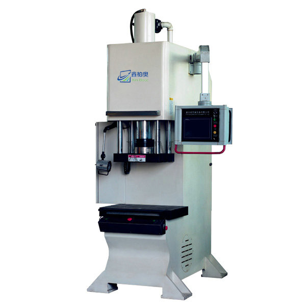 �����ŷ��͉��C