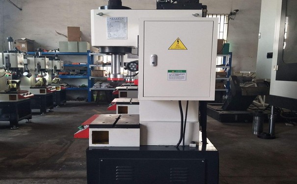 伺服液壓機圖片